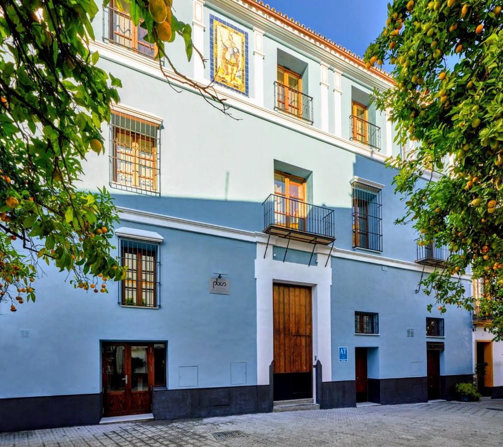 Palacio Del Siglo Xvii Frente A Jardines De Murillo * Séville